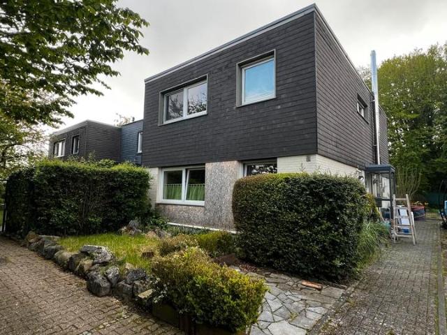 Reihen Eckhaus mit netten Garten in ruhiger Lage