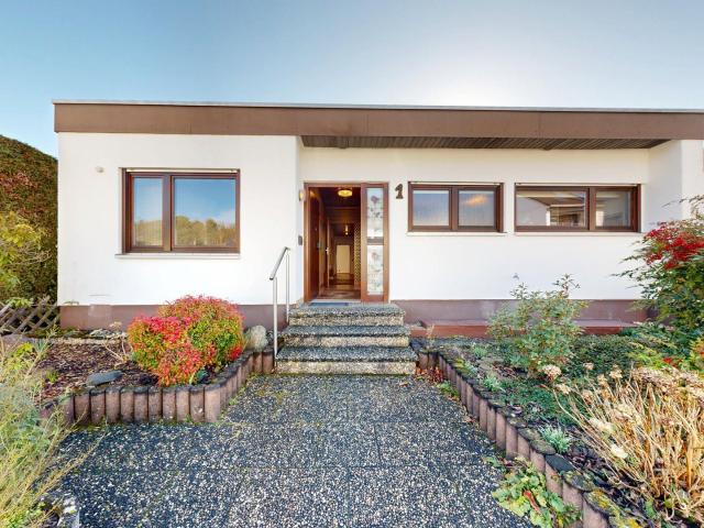 ~~ REIHENECKBUNGALOW MIT KELLER, GROSSEM GARTEN UND GARAGE ~~