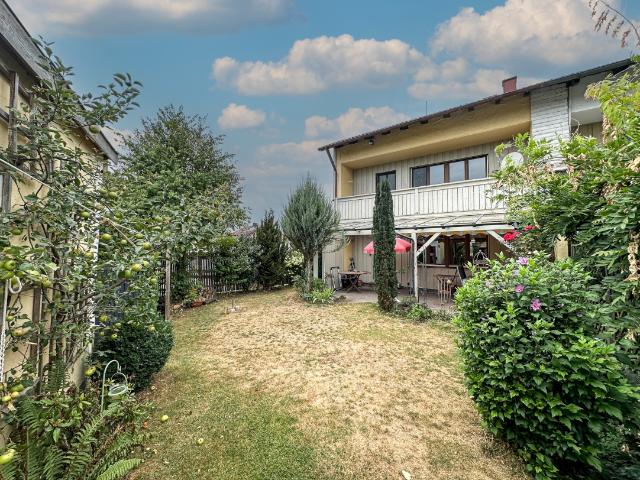 Reiheneckhaus mit kleinem Grundstück und Garage