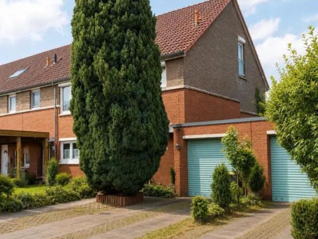 Reihenendhaus mit 5 Zimmern, neue Heizung & Garage in Falkensee
