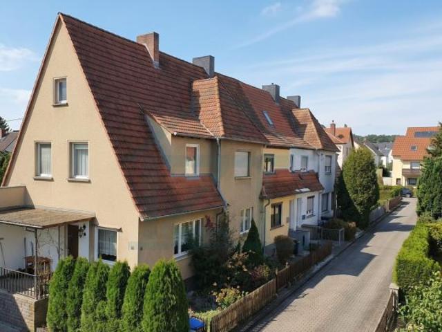 Reihenendhaus mit 101 m² Wohnfläche und gesamt 272 m² Grundstück in guter Lage von Kahla
