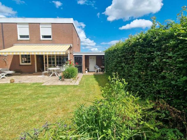 Reihenendhaus mit 2 Garagen provisionsfrei !