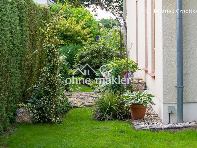 Reihenendhaus mit echtem Einfamilienhaus Charakter: Gehobene Ausstattung und 2 Parkplätze