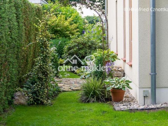 Reihenendhaus mit echtem Einfamilienhaus Charakter: Gehobene Ausstattung und 2 Parkplätze