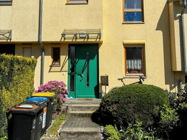 Reihenendhaus mit Garten, Terrasse & 2 Stellplätzen – von Privat