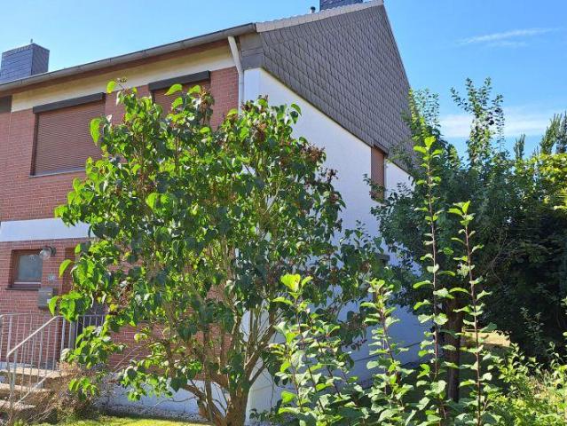 Reihenendhaus mit Garten, Terrasse, Balkon und Garage