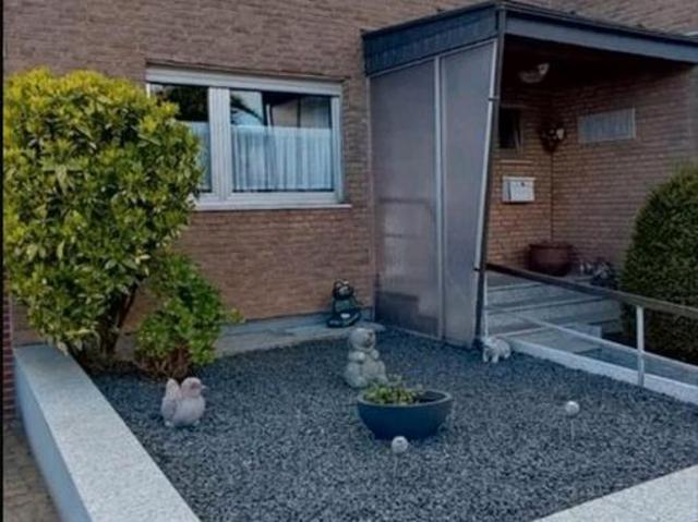Reihenendhaus mit Garten und Doppelgarage