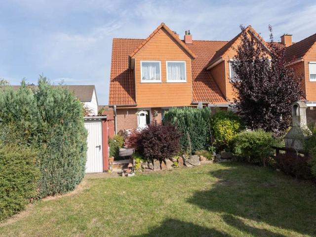 Reihenendhaus mit Garten und Garage in ruhiger Lage von Empelde