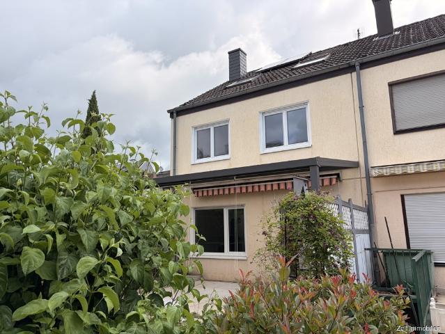 Reihenendhaus mit kleinem Garten und Garage