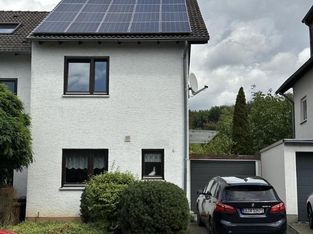 Reihenendhaus mit moderner Energietechnik und Sanierungsbedarf