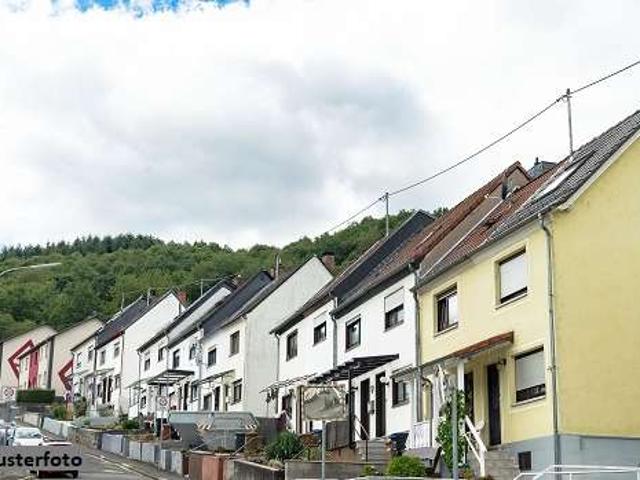 Reihenendhaus nebst Garten und Garage