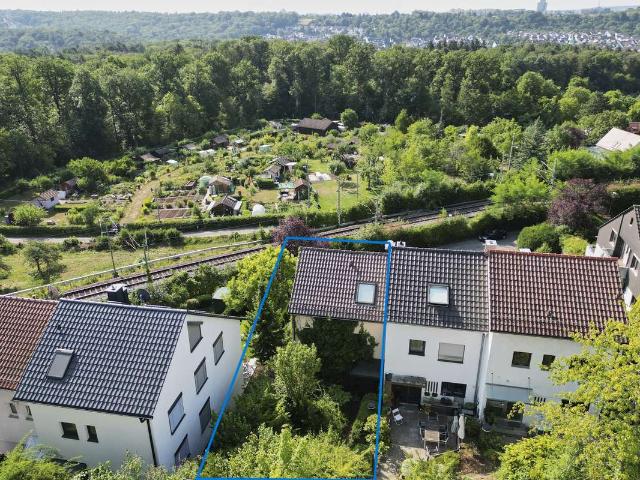 Reihenendhaus in guter Lage mit ELW, Garage und großem Gestaltungspotential