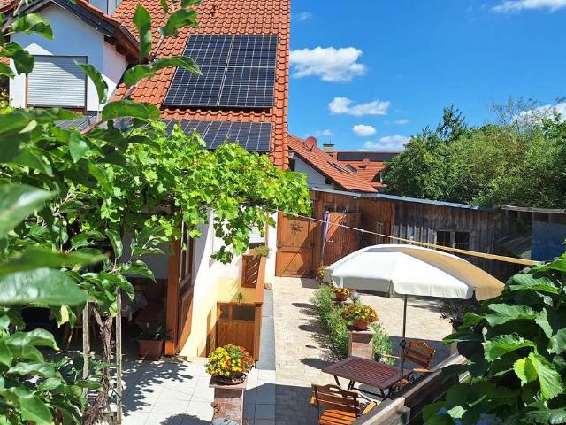 Reihenendhaus 152 m² Wohnfläche, PV Anlage, große Garage plus Werkstatt in Isen