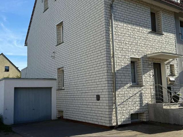 Reihenendhaus 3,5 Zimmer mit Garage und Stellplatz