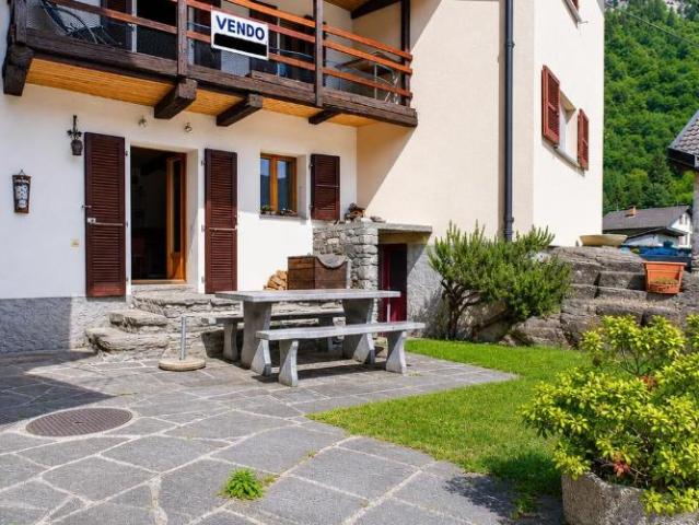 Reihenfamilienhaus 2.5 Zimmer
