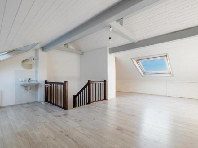 Familienvilla mit garten, an grüner lage