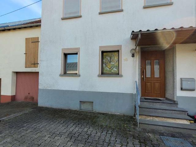 Reihenhaus mit 7 Zimmern und Garage in Mückeln