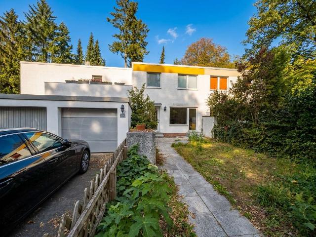 Reihenhaus mit zwei Gärten, Garage & Stellplatz in guter Lage von Frohnau