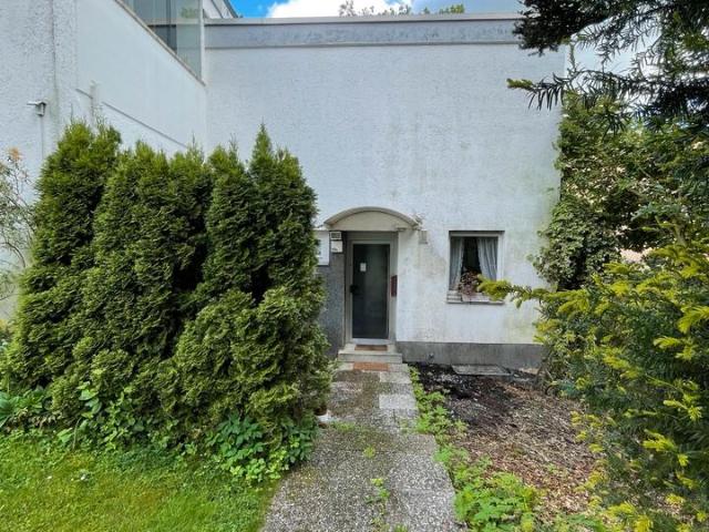 Reihenhaus mit Bachlauf