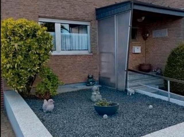 Reihenhaus mit Doppelgarage und Garten