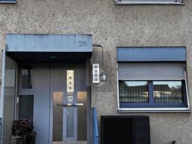 REIHENHAUS MIT KOMFORT UND EIGENSTROM