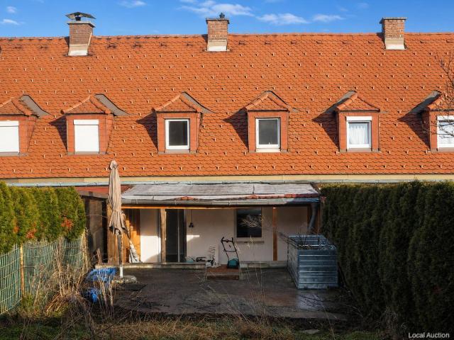 Reihenhaus mit Sanierungsbedarf und Stellplatz
