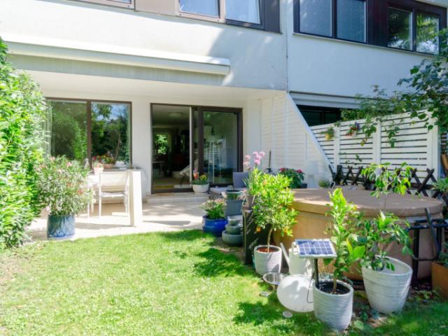 Reihenhaus Highlight mit schönem Garten Einkauf, Schule und Öffis'vor der Türe'