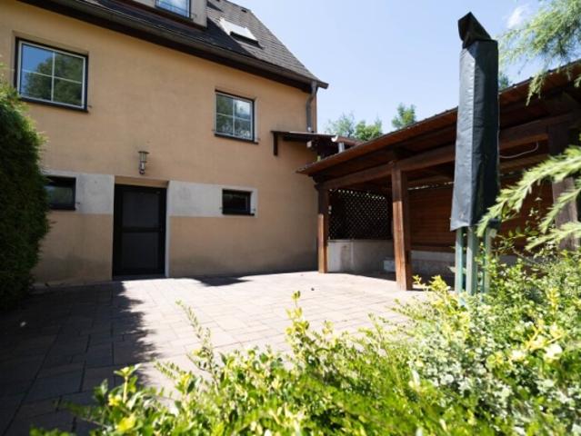 REIHENHAUS I GARTEN 381m² MIT KLEINEM GARTENTEICH I 2 BADEZIMMER I ÜBERDACHTER UNTERSTAND I PELLETSHEIZUNG I PROJEKT WOHNEN