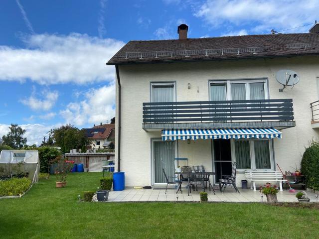 Reihenhaushälfte in Ichenhausen mit Garage und schönem Garten