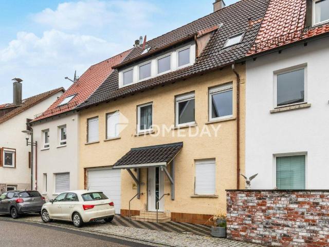 Reihenmittelhaus mit 6 Zimmern, 2 Bädern, Garage und Balkon in Löwenstein