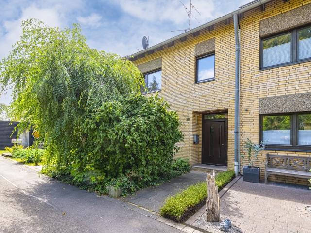 Reihenmittelhaus mit viel Potential für Pärchen und junge Familien, 2 Schlafzimmer + Dachstudio