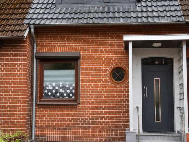Reihenmittelhaus mit Wintergarten Dachstudio Vollkeller Renoviert