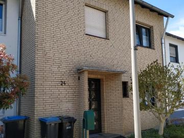 Reihenmittelhaus mit ausbaufähigem Dachgeschoss in ruhiger Lage