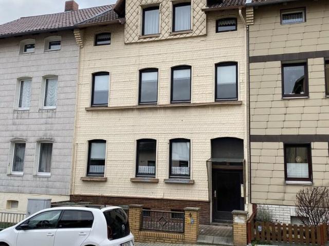 Reihenmittelhaus mit Eigentumsgrundstück mit ausbaufähigem Dachboden!