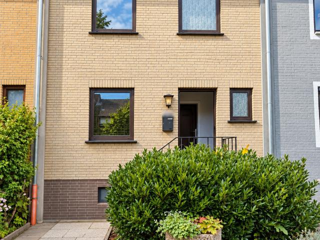 Reihenmittelhaus mit Garten & ausgebautem Dachgeschoss – viel Potenzial in Bremen Kattenesch