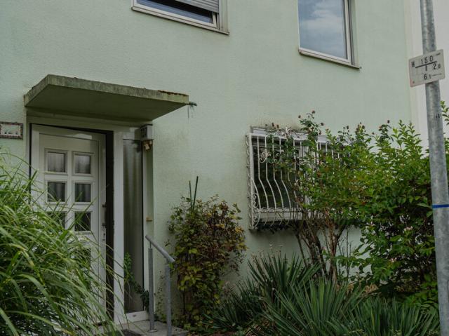 Reihenmittelhaus mit Garten & Garage auf Erbbaugrundstück