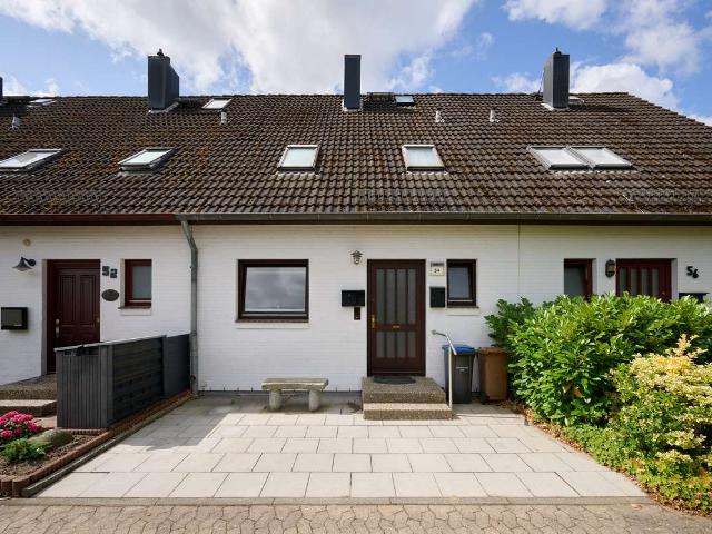 Reihenmittelhaus mit Garten, Garage, Vollkeller und Ausbaupotenzial in Kiel Wellingdorf
