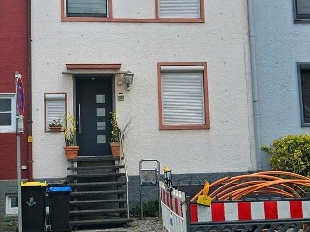Reihenmittelhaus mit Garten in der Nähe zur Waterfront