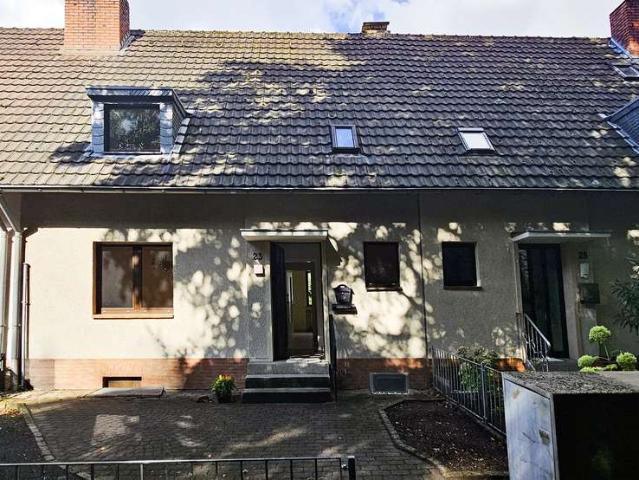 Reihenmittelhaus mit Garten und Garage in Köln Höhenhaus – viel Potenzial für Ihre Wohnideen