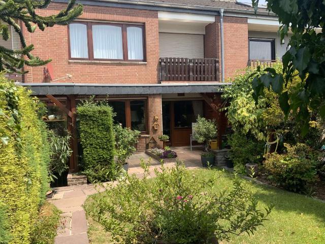 Reihenmittelhaus mit Garage, Kamin & großem Garten in familienfreundlicher Lage von Neuss von privat