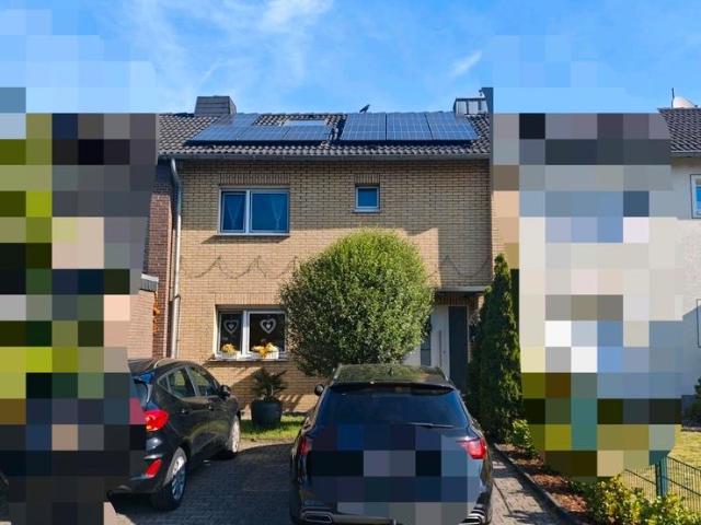 Reihenmittelhaus mit großen Garten, Pool und Fußbodenheizung