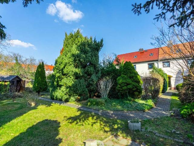 Reihenmittelhaus mit größeren Grundstück als üblich