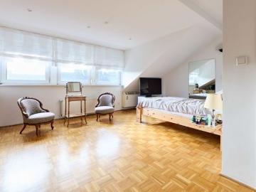 Teilmöbliertes Reihenmittelhaus mit Einbauküche, SW Garten, Garage und Außenstellplatz