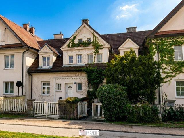 Reihenmittelhaus mit kleinem Garten, Scheune und Entwicklungspotenzial
