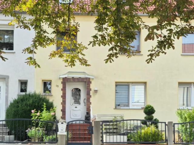 Reihenmittelhaus mit sonnigem Garten