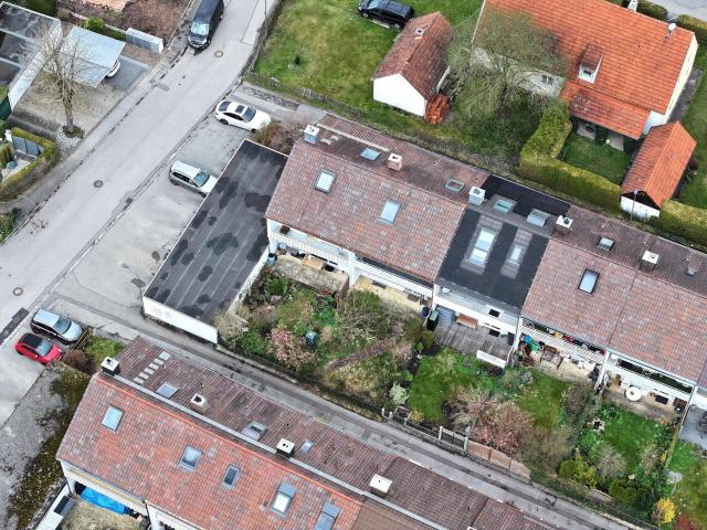Reihenmittelhaus mit sonnigem Garten und Einzelgarage