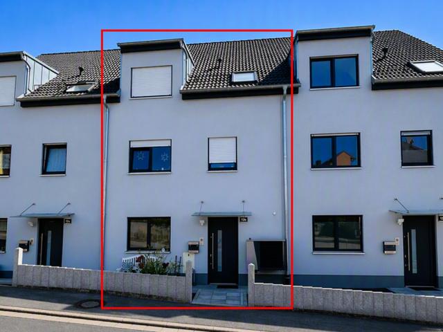 Reihenmittelhaus | ab 01.11.26 | 203 m² | Garten | 2 Garagen | EBK | Frensdorf