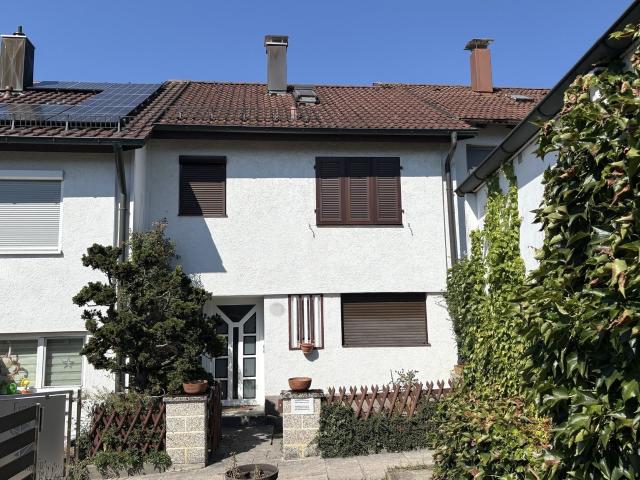 Reihenmittelhaus in bevorzugter Lage mit Garten und Garage!