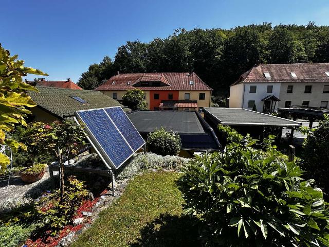 REIHENMITTELHAUS IN EINER GEWACHSENEN SIEDLUNG MIT CARPORT, GARAGE, SOLARTHERMIEANLAGE, RUHIGE LAGE