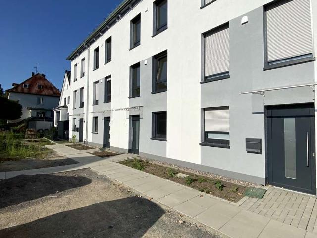 Reihenmittelhaus KFW 55 mit Stellplatz und Dachterrasse